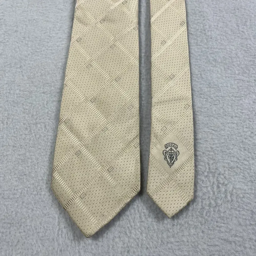 Vintage Gucci Necktie Champagne Colored Silk Geometric Classic Fit Italy